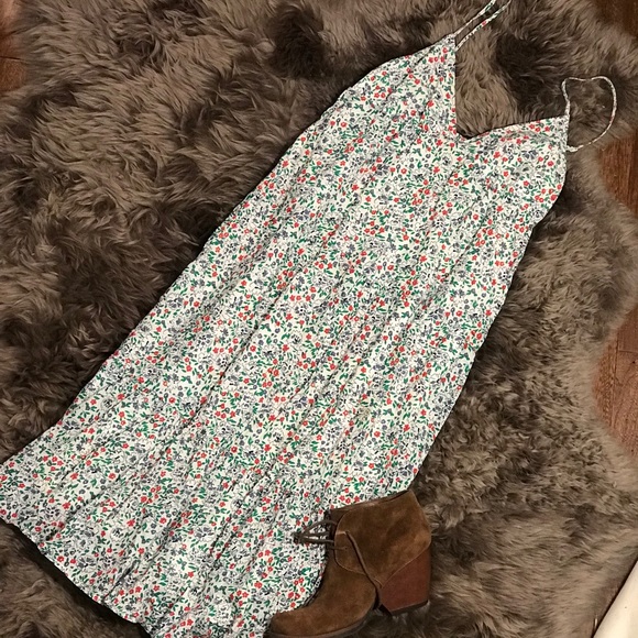 Old Navy Dresses & Skirts - 🎀Old navy floral Midi Dress XS